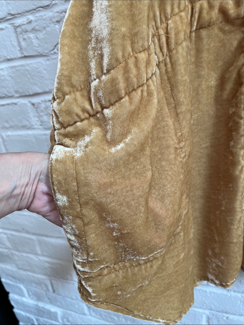WISHLIST Gold Crushed Velvet Long sleeve Button Up collared Tunic length Shirt L - Picture 7 of 15